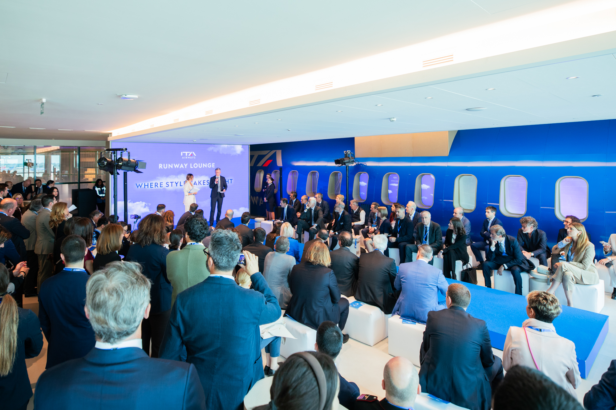 ITA Runway Lounge LIN