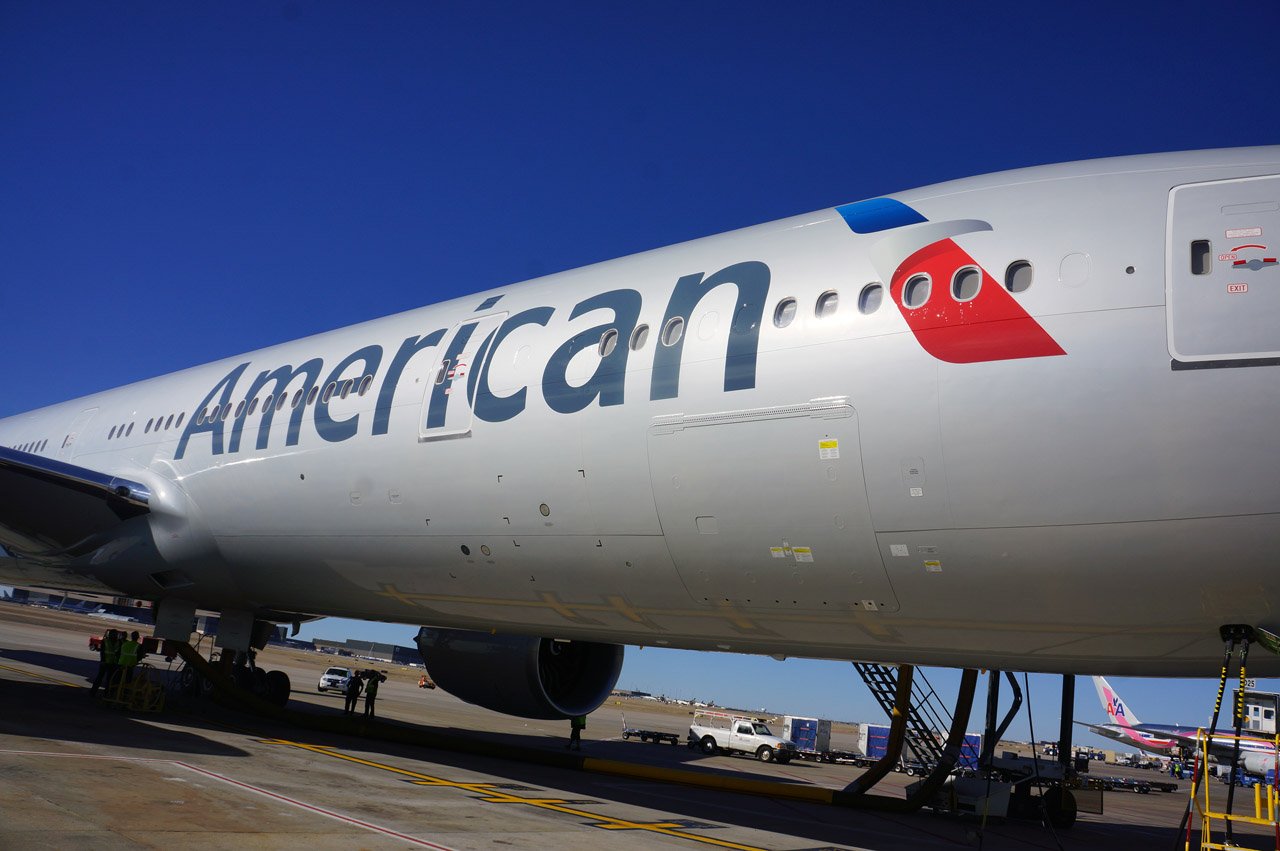 american airlines boeing 777 300er on gate 2013 6