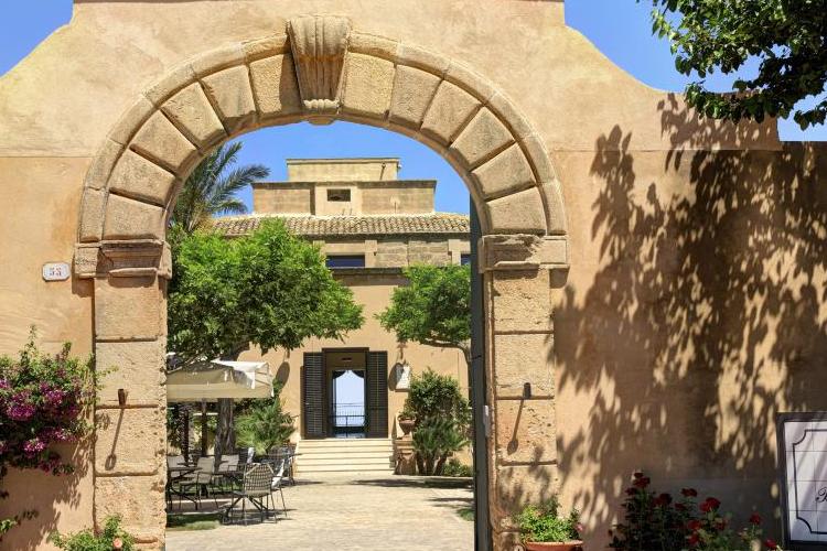 miniBaglio-Oneto---Ingreso-Resort