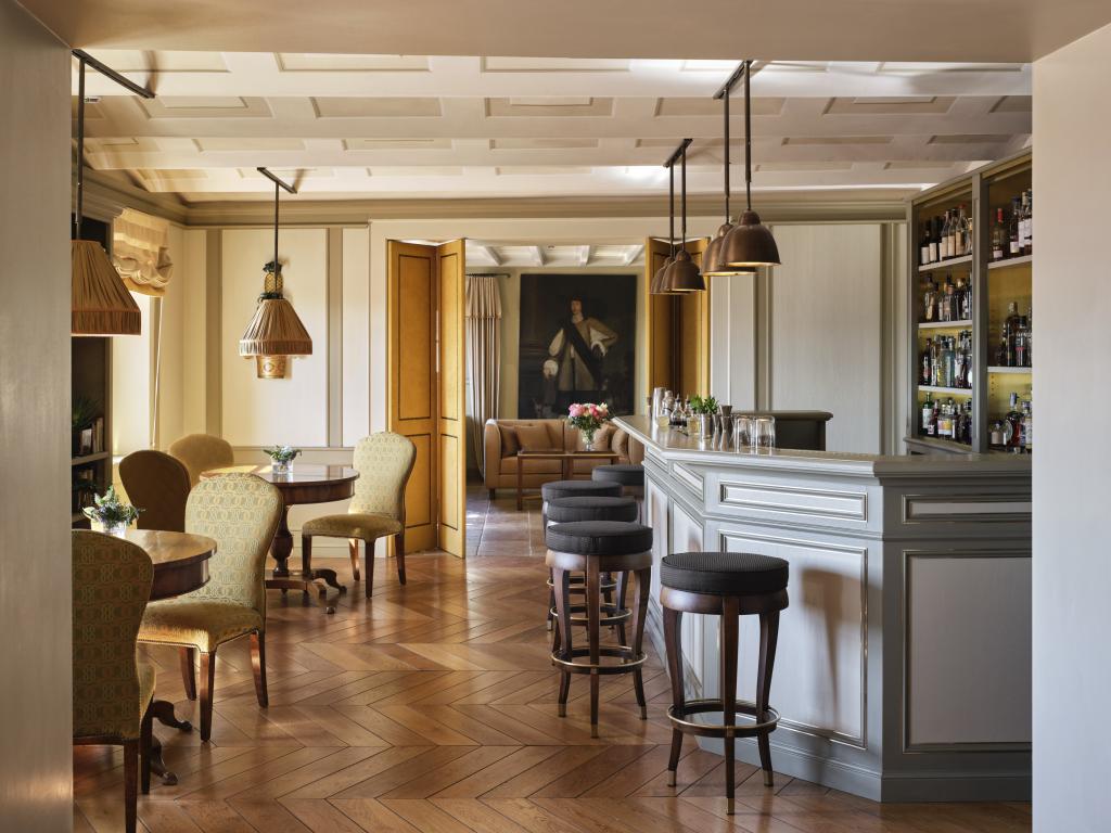 miniRWCdBDavideLovattiApril2023LobbyBar2