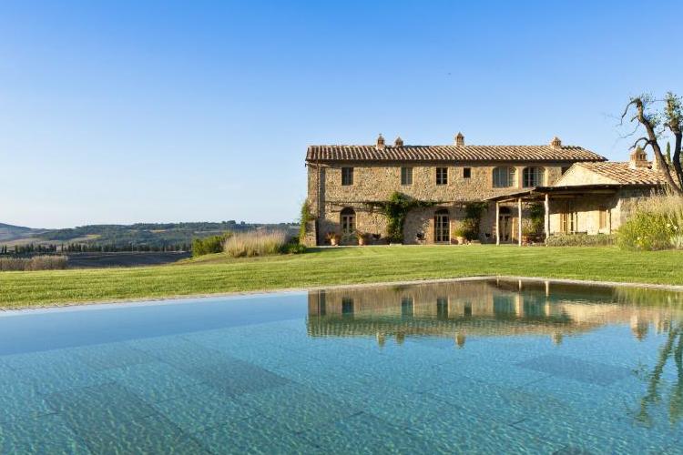 miniRWCdB---Villa-Gauggiole-External-View-and-Infinity-Pool