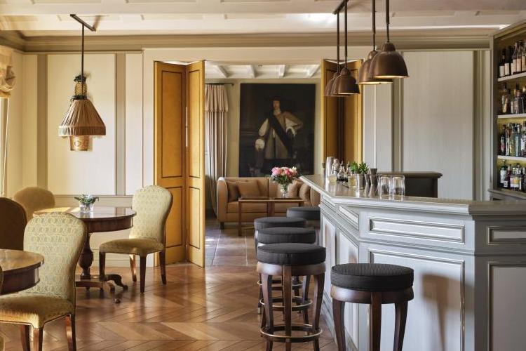 miniRWCdBDavideLovattiApril2023LobbyBar2