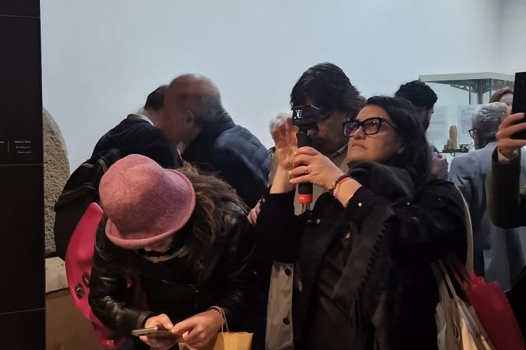 7d4ab8ca-fa40-4136-b7f8-337b46d0188f