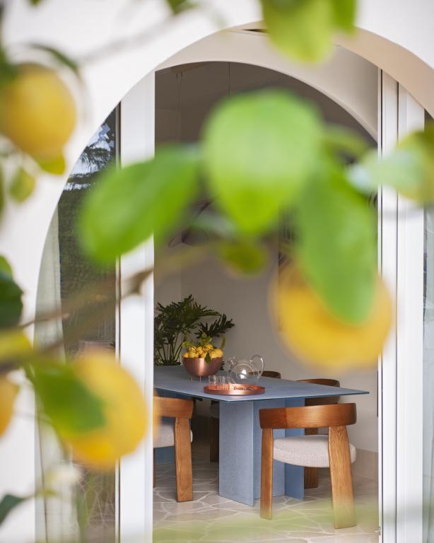 miniJumeirahDeluxeSuiteterracepoolside