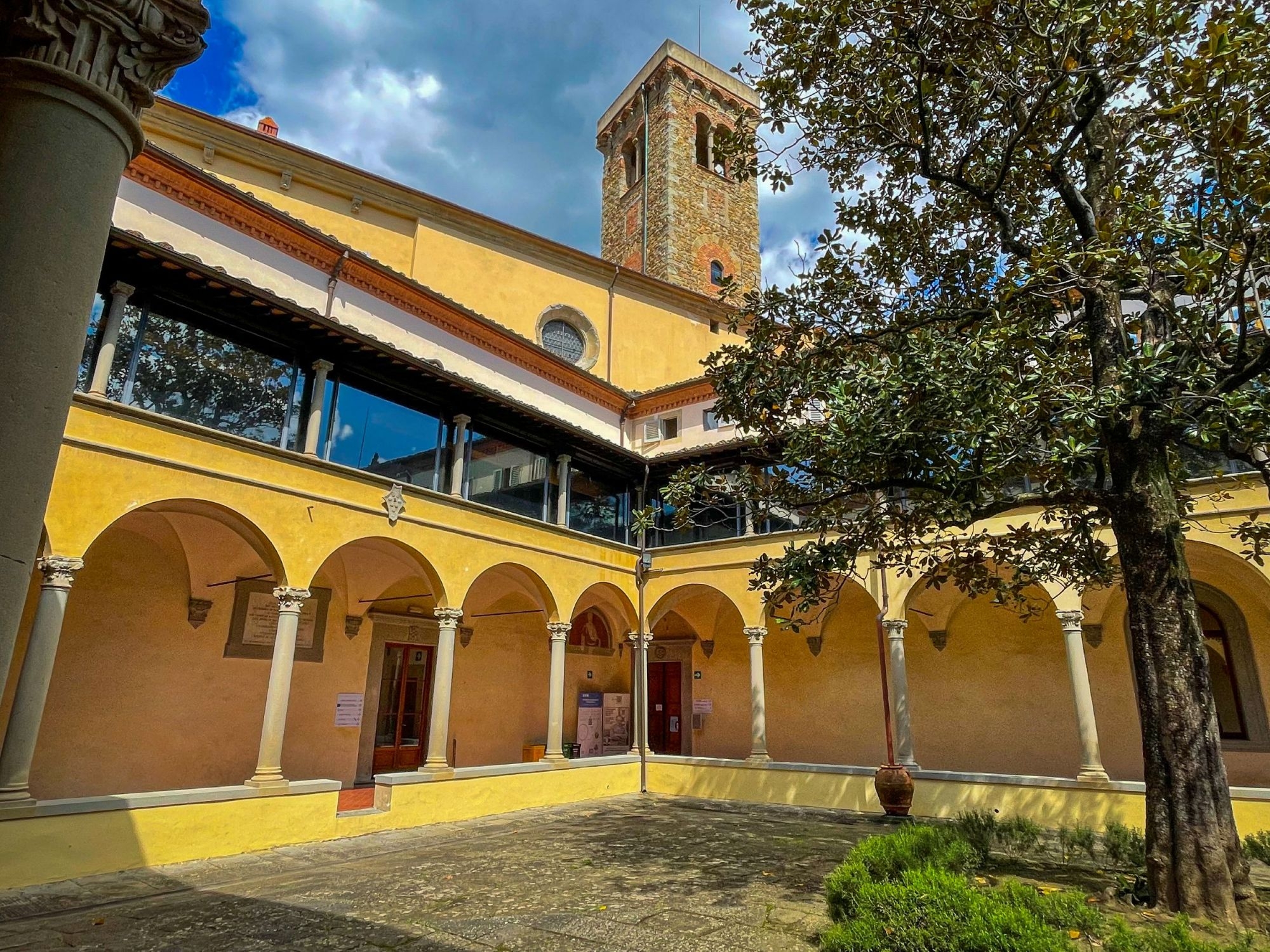 Chiostro-della-Badia-Fiesolana