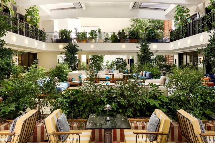 miniW-FlorenceW-Lounge-Courtyard