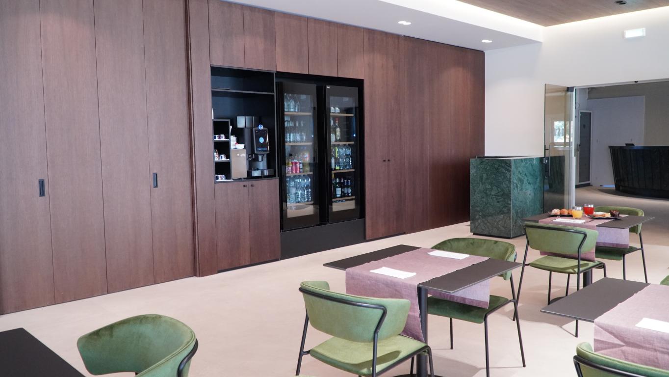 miniUna-Hotels-La-MartellaMateraBreakfastHall