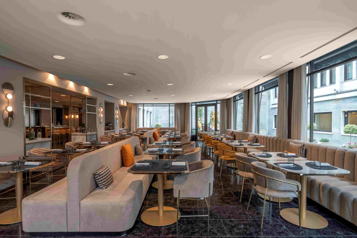 miniMalia-Restaurant---Lunch-setup-1-BR