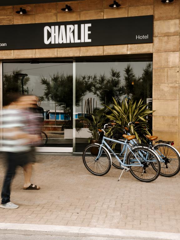  Lindbergh Charlie Urban Hotel Pesaro