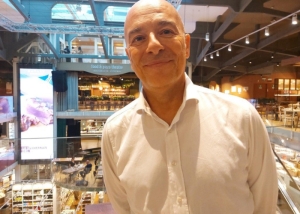 Eataly targets the corporate sector with the slogan "Eat, Shop and Learn" 