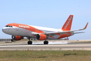 EasyJet. New routes from France and the UK to Cagliari, Bari, Rome