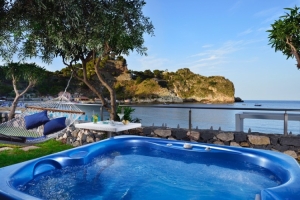 La Plage Resort in Taormina. For spring breaks in a magical setting 