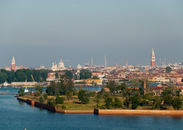 Certosa, a little island in the Venetian lagoon for sailing courses, canoeing and cultural events 