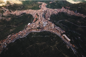 Aboard a hot-air balloon in Centuripe, Sicily with Volare sull’Arte