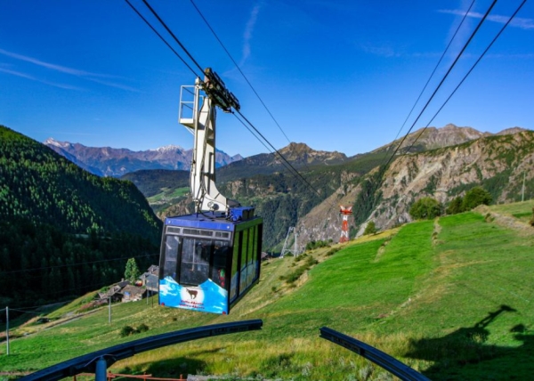 Chamois in the Aosta Velley can be reached by cable car, bicycle or on foot 