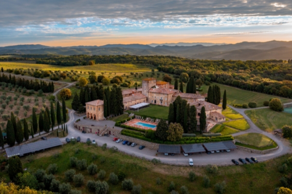 Borgo Scopeto Relais wine resort. Discover the Chianti region at the most romantic time of year