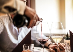 Una Group. Growing number of directly managed restaurants