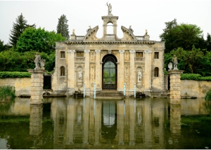 Valsanzibio’s historic garden. Inspired by Dante and with a maze 