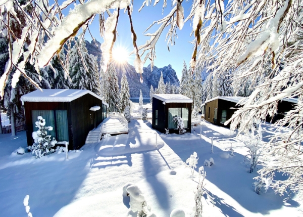 Valentine’s Day in luxury chalets, glass cubes and romantic hotels in winter resorts