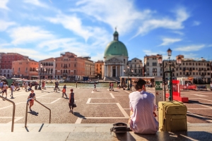 Foreign and luxury tourism are keeping the Italian economy afloat 