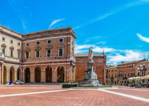Recanati. The balcony city of the Marche