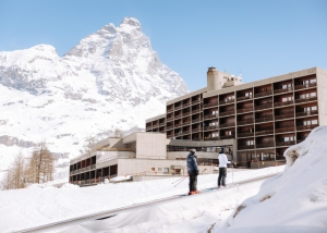 Luxury in a palette of snowy whites: a stay at Valtur Cervinia Cristallo Ski Resort