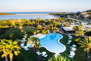 Aquadulci Hotel in a Sardinian paradise with emerald seas, pink flamingos and wonderful food 