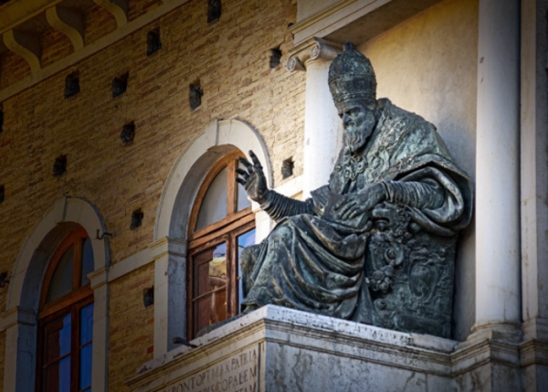 In the footsteps of Pope Sixtus V between Fermo and Ascoli Piceno in The Marches  
