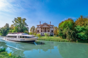 Il Burchiello. A romantic river cruise between Padua and Venice, to discover the Venetian villas on the Brenta Riviera