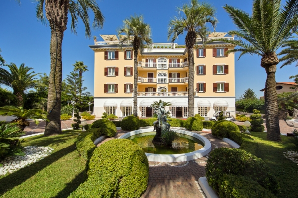 La Medusa Grand Hotel in Campania: a journey through history