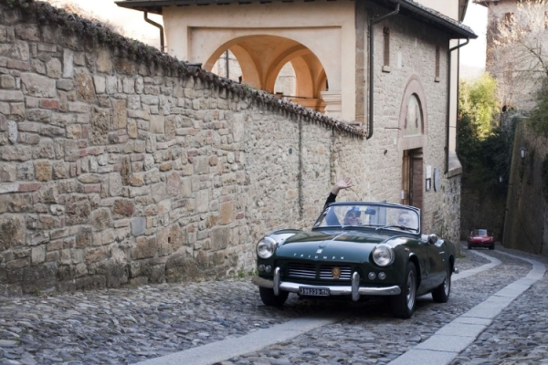 Slow Drive: classic cars and custom routes for corporate success 