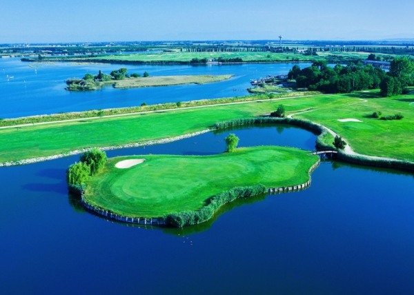 Grado Golf Club. 18 holes overlooking Grado’s romantic lagoon