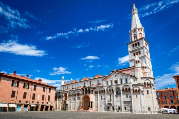 Modena and its environs: starred restaurants, history and luxury