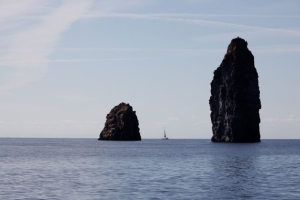 Mountainsailing. Sailing and trekking on the Aeolian Islands