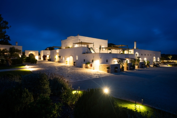 Craftsmanship, astro-tourism, food and wine at Masseria AuraTerrae 