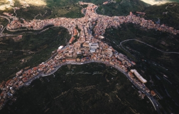 Aboard a hot-air balloon in Centuripe, Sicily with Volare sull’Arte