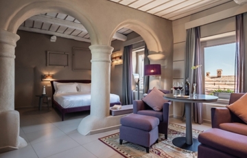 Chic weddings in the UVE Rooms & Wine Bar vineyards in La Morra